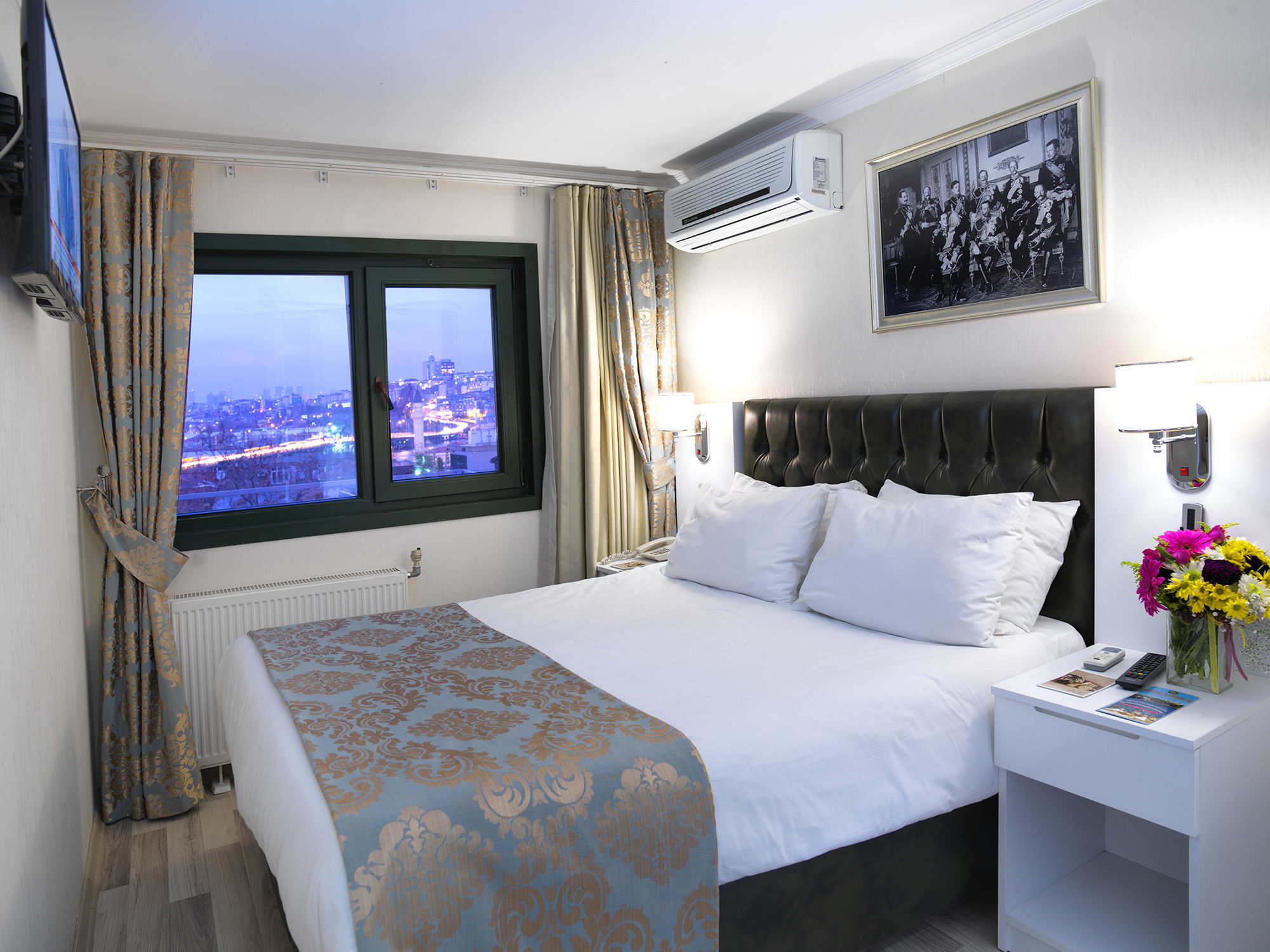 Monarch Hotel Istanbul Exterior foto